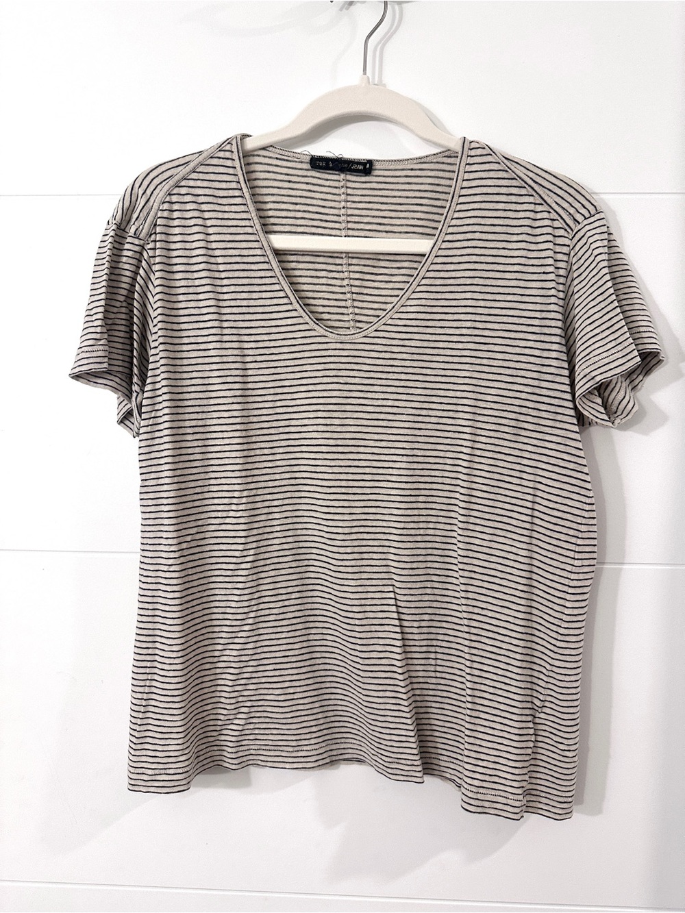 rag & bone Striped V-Neck Short Sleeve Tee in Beige & Black